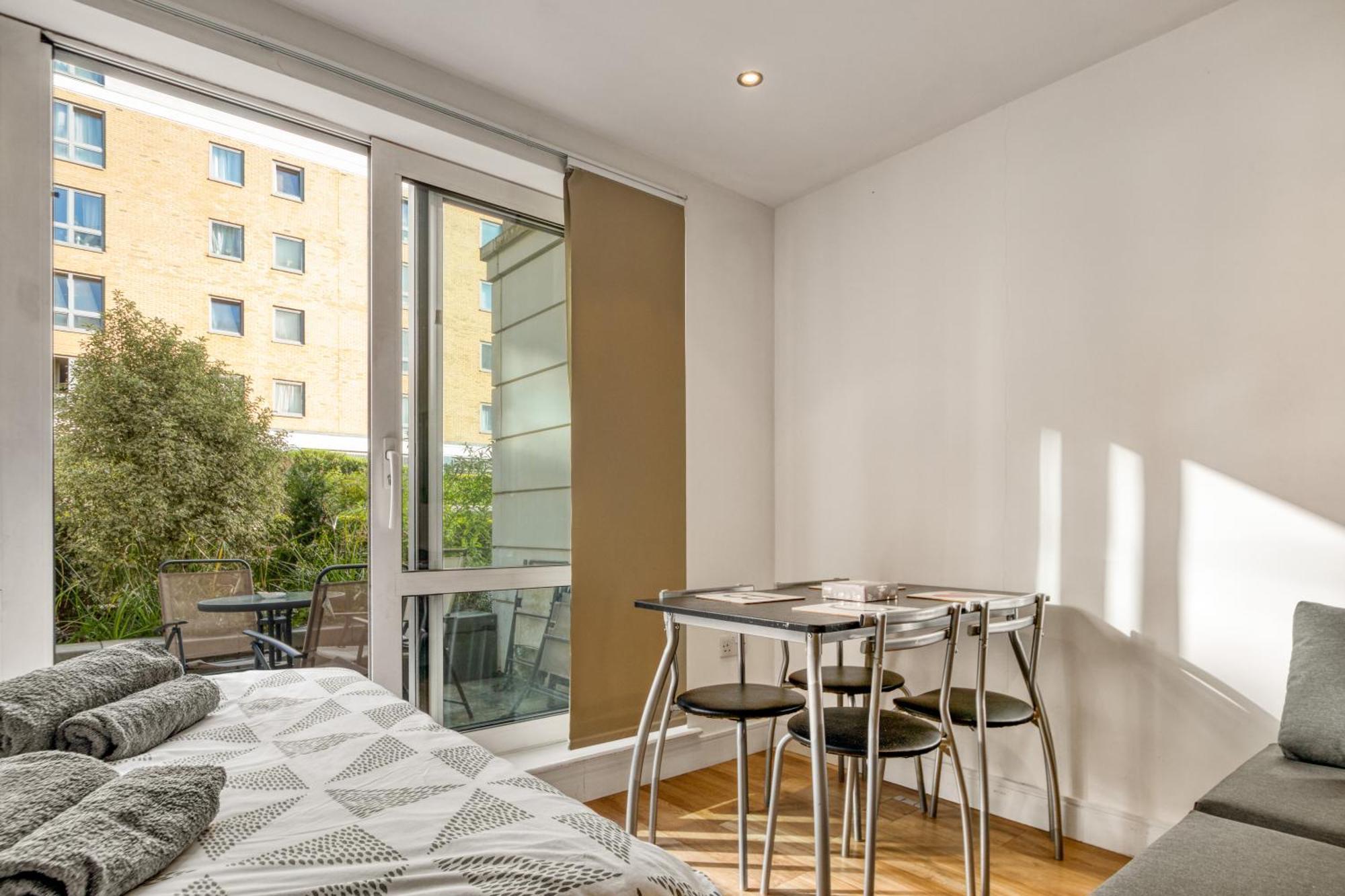 Modern Chic Studio Chelsea Apartment Лондон Екстериор снимка