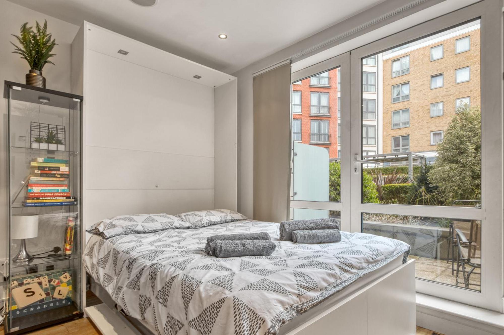 Modern Chic Studio Chelsea Apartment Лондон Екстериор снимка