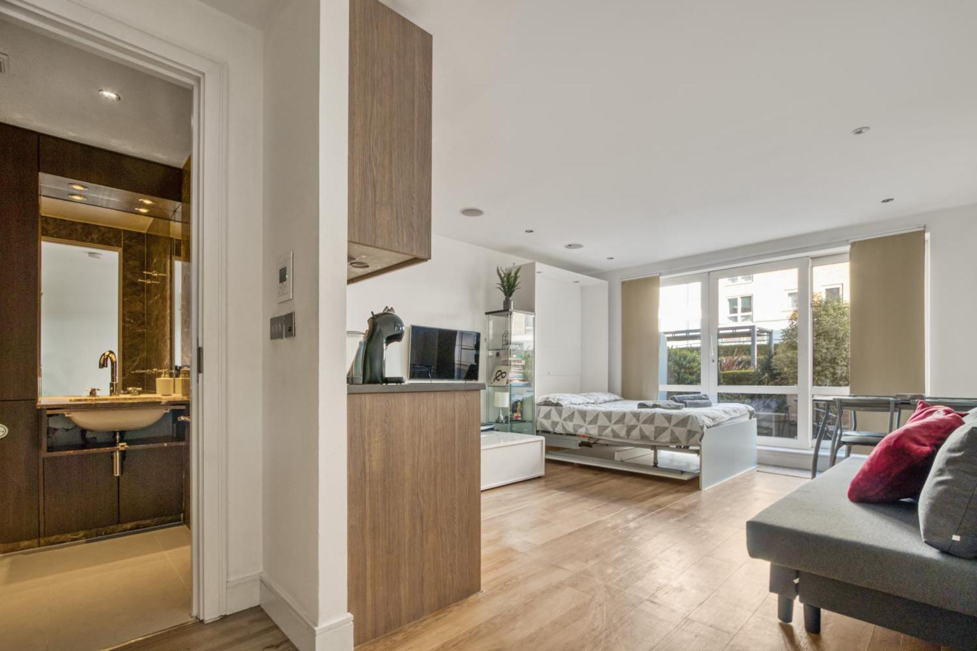 Modern Chic Studio Chelsea Apartment Лондон Екстериор снимка