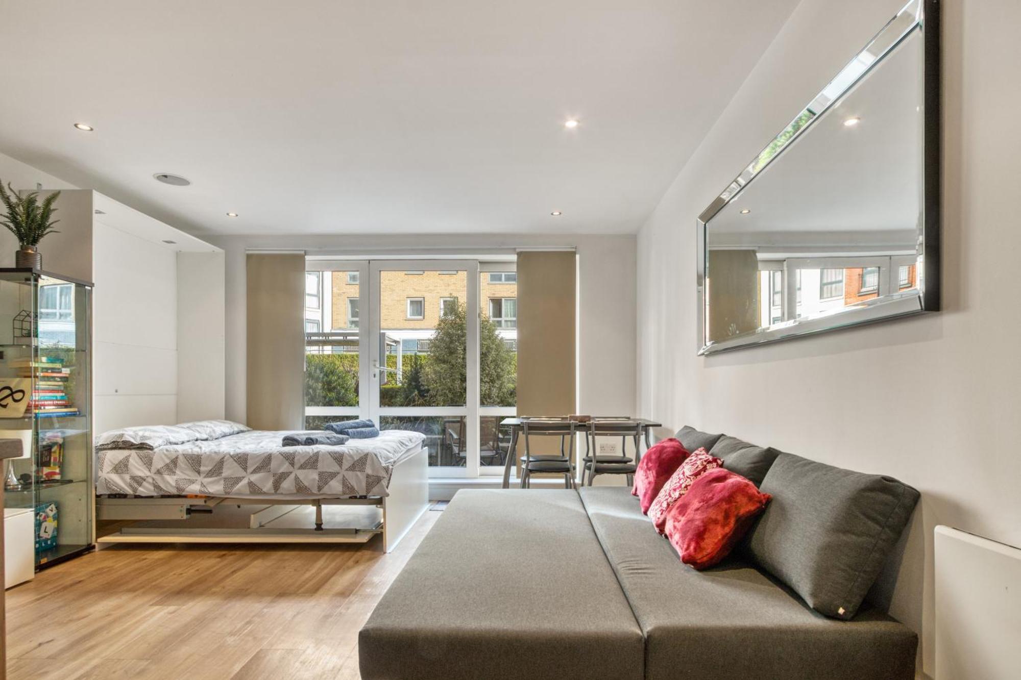 Modern Chic Studio Chelsea Apartment Лондон Екстериор снимка