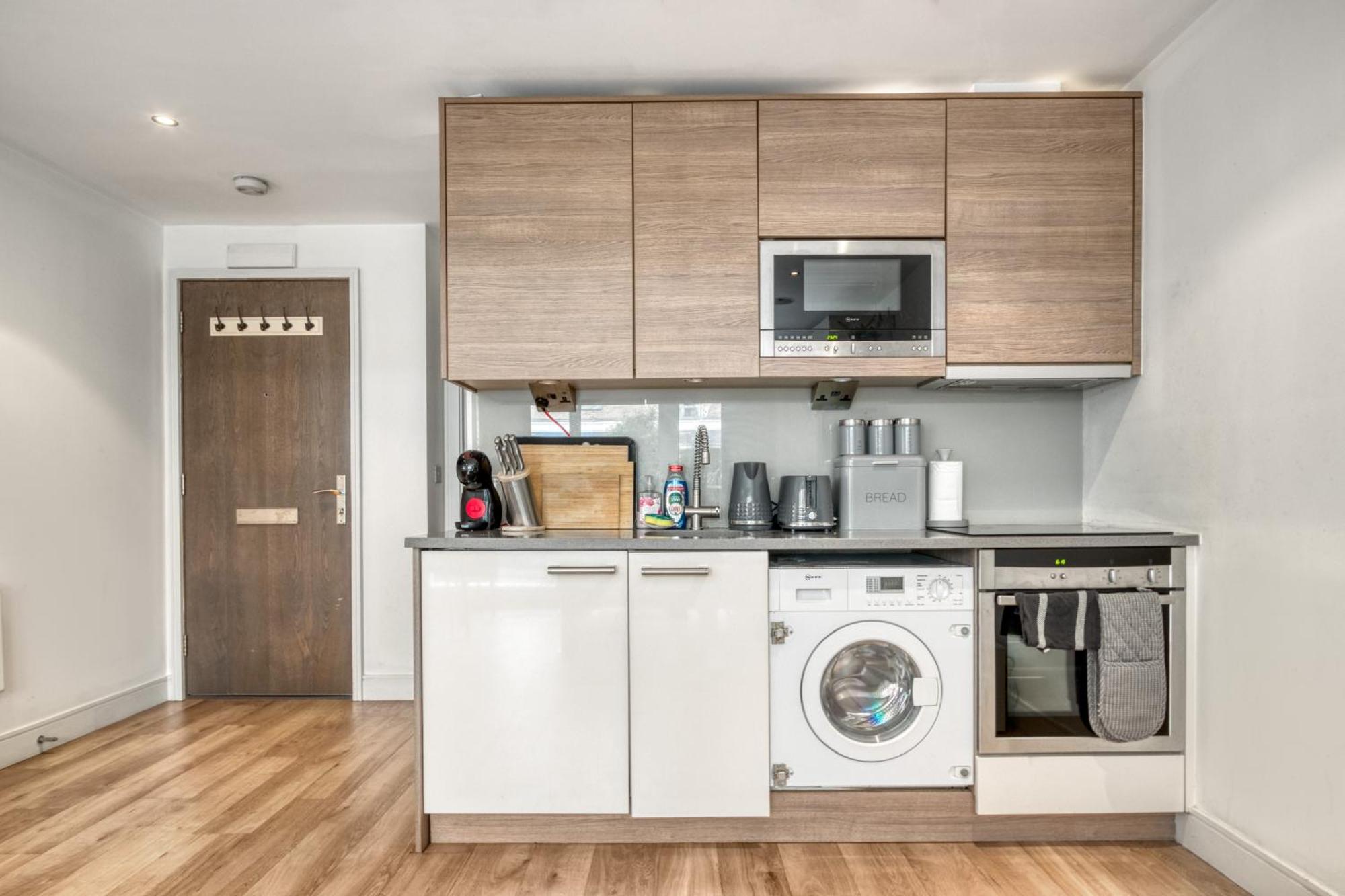 Modern Chic Studio Chelsea Apartment Лондон Екстериор снимка