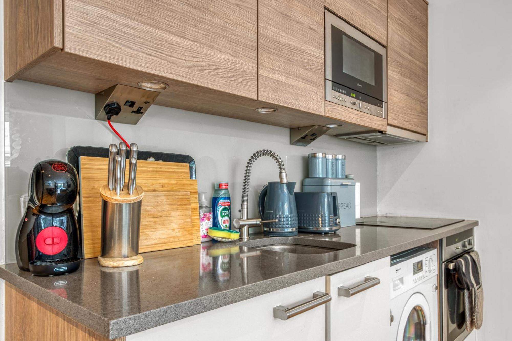 Modern Chic Studio Chelsea Apartment Лондон Екстериор снимка