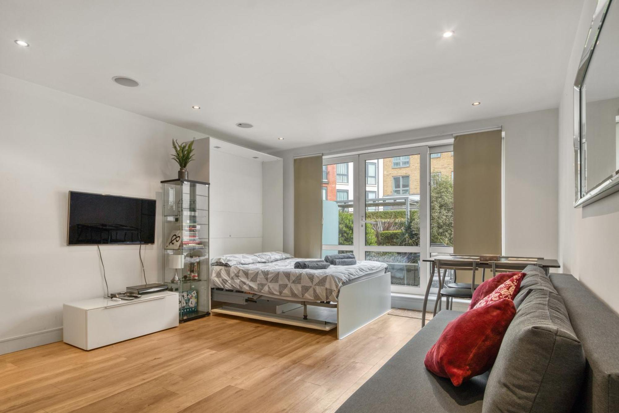 Modern Chic Studio Chelsea Apartment Лондон Екстериор снимка